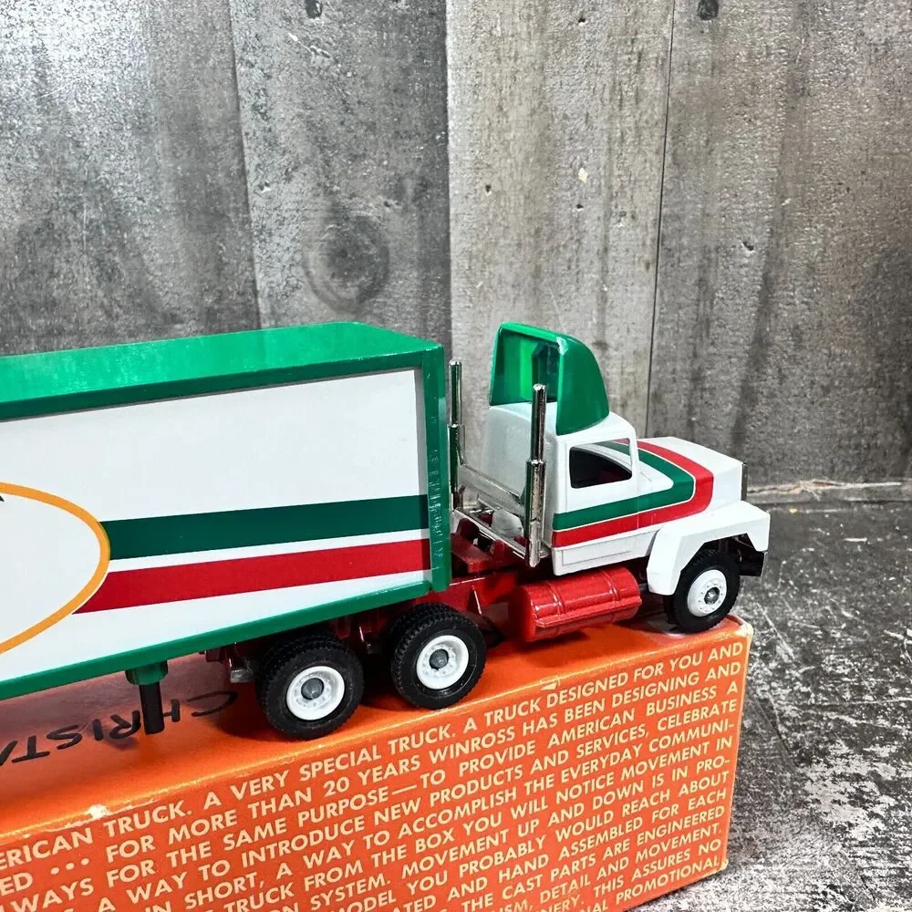 REESE'S CANDY HOLIDAY LOGO TRACTOR TRAILER WINROSS‎ TRUCK Christmas 1/64
